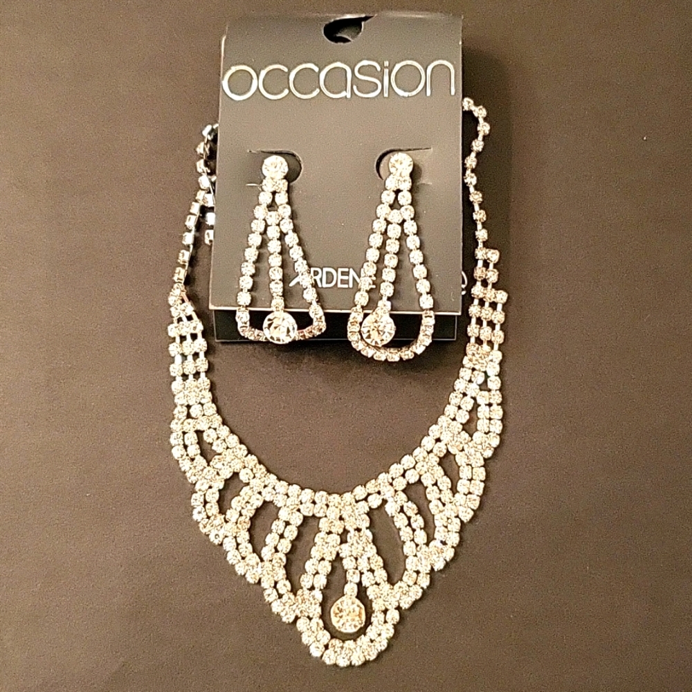 NEW Rhinestone Collar Necklace & Earrings Set!